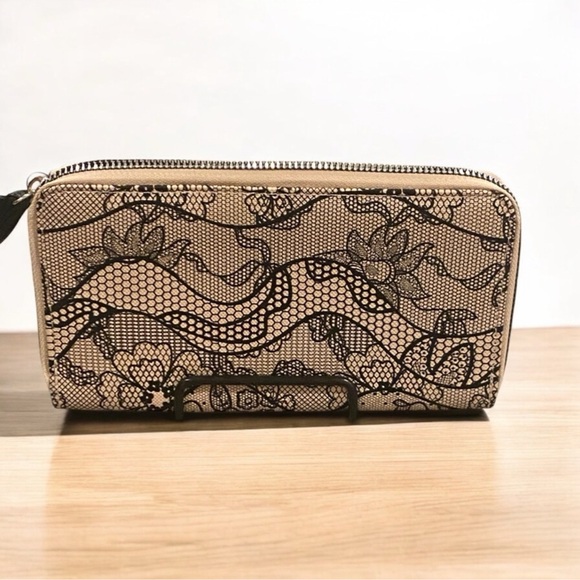 Tahari dusty rose & metallic black lace RFID blocking wristlet wallet NWT - Picture 4 of 9